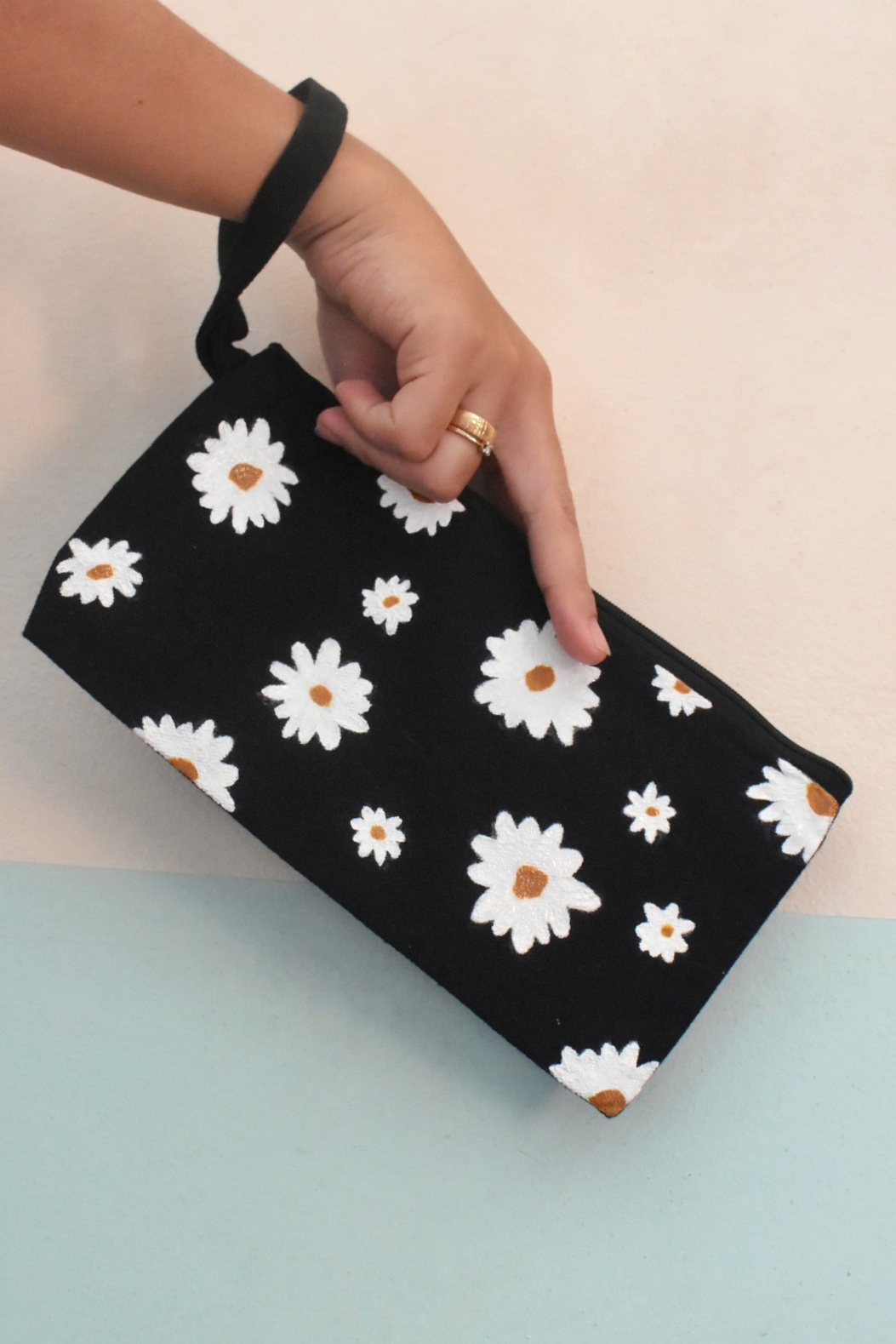 Pouch "Daisies"